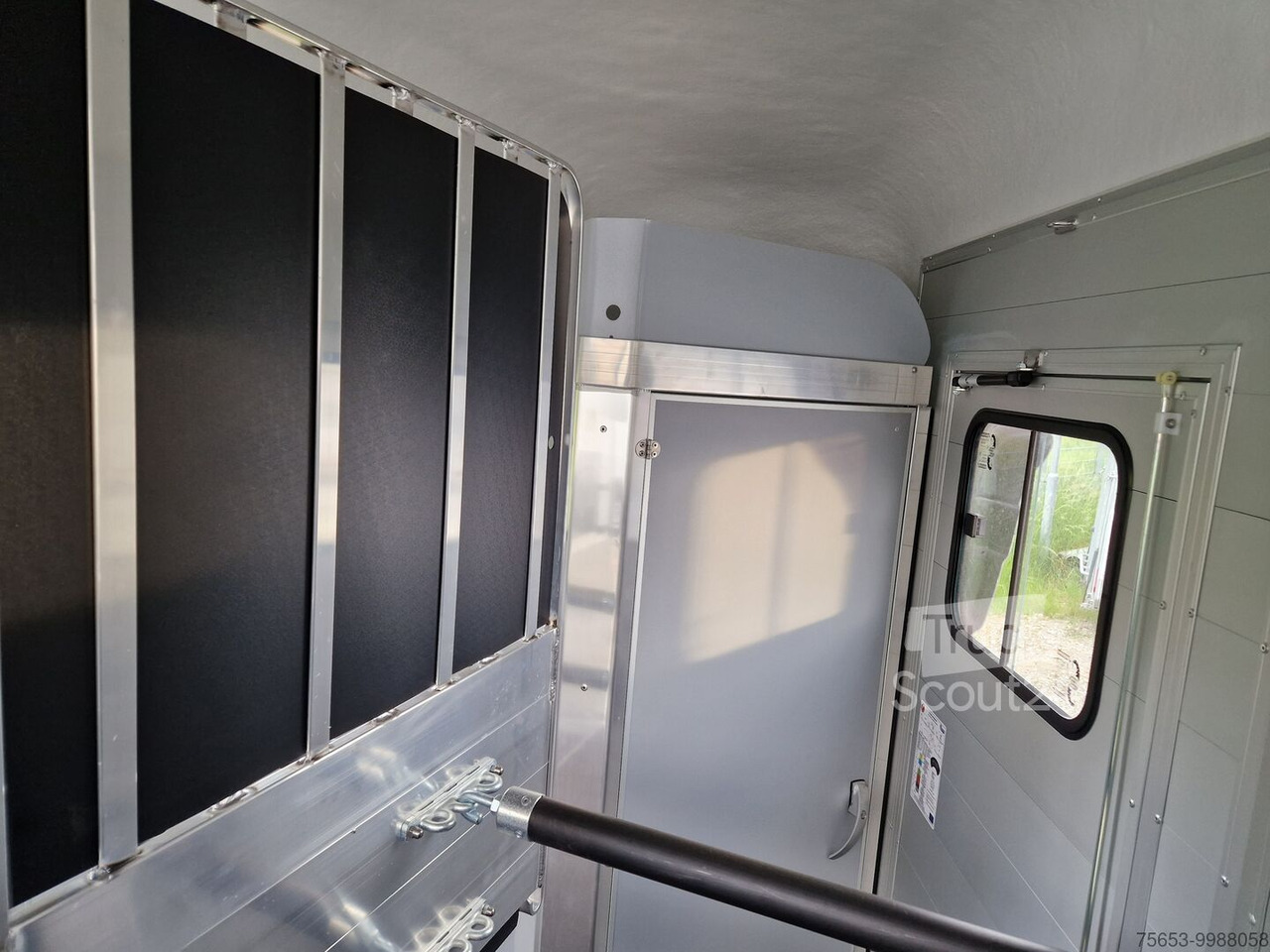 مقطورة عربة للبيع  Cheval Liberté Alu Pferdeanhänger hohe Einstiegstüren Touring Jumping Pullman 100km 2023 verfügbar: صورة 8