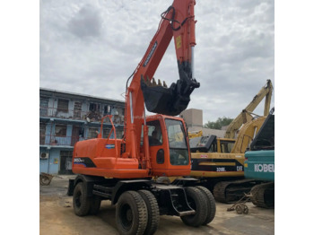 حفار ذو عجلات DOOSAN