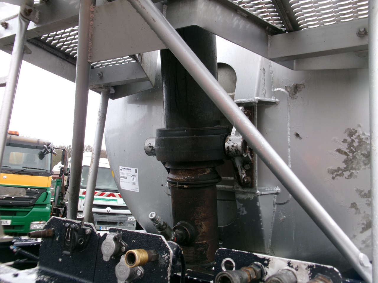 نصف مقطورة صهريج لنقل الدقيق Feldbinder Powder tank alu 38 m3 (tipping): صورة 12