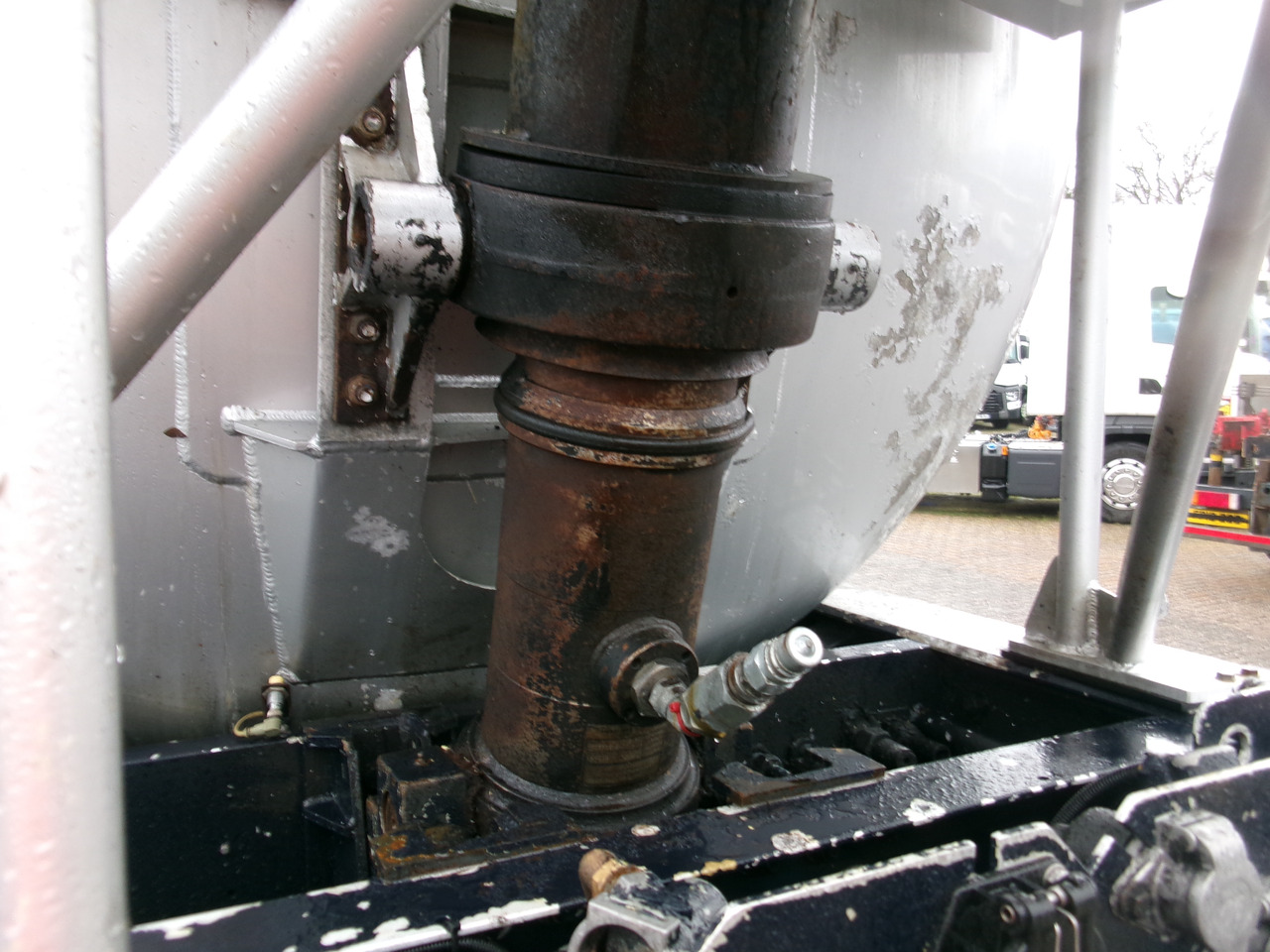 نصف مقطورة صهريج لنقل الدقيق Feldbinder Powder tank alu 38 m3 (tipping): صورة 11