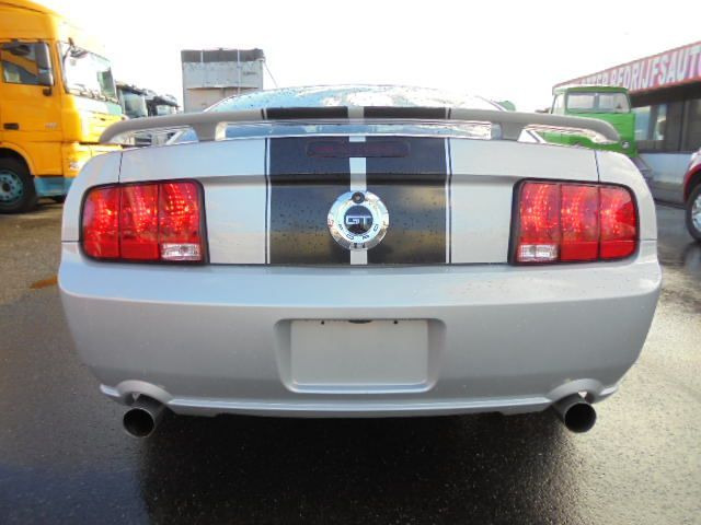سيارة Ford Mustang GT: صورة 7