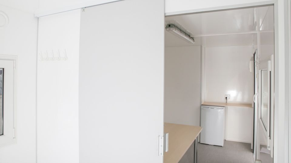 مقطورة بصندوق مغلق, مقطورة للبيع  HAPERT RESPO Mannschaftswagen/ Büro - 3 Räume & Toilette voll ausgebaut: صورة 7