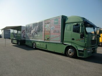 شاحنة ماشية Iveco Stralis Spezialkraftwagen Pferdetransport: صورة 1