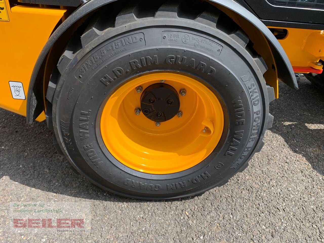 JCB 403 Agri Plus - لودر مفصلي صغير: صورة 5