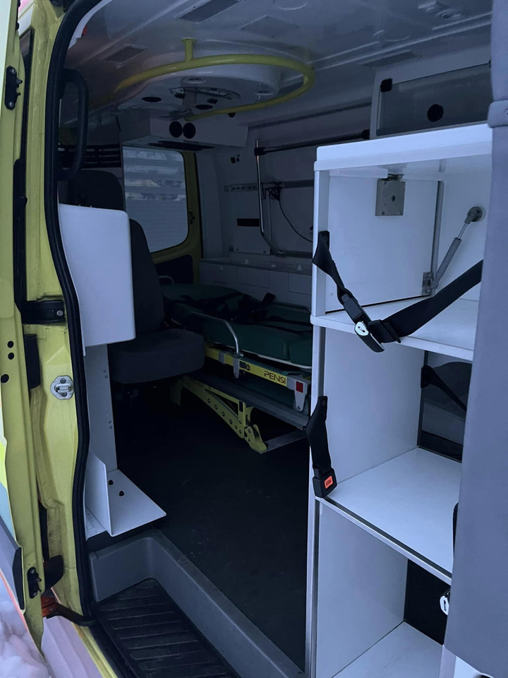 سيارة إسعاف MERCEDES-BENZ Sprinter 319 3.0 ambulance/krankenwagen: صورة 5