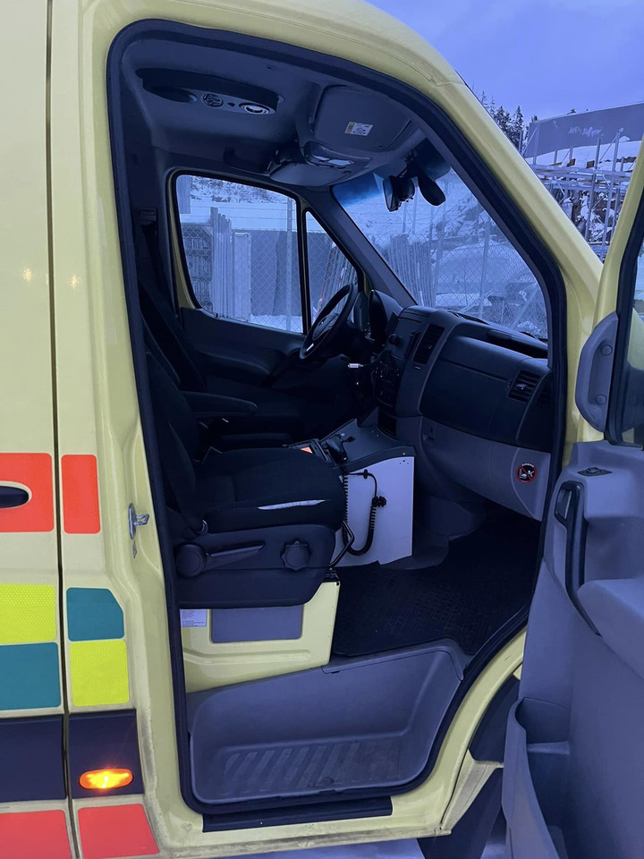 سيارة إسعاف MERCEDES-BENZ Sprinter 319 3.0 ambulance/krankenwagen: صورة 12