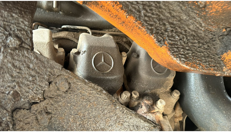 شاحنة بهيكل معدني للمقصورة Mercedes-Benz SK 1824 (GRAND PONT / LAMES / V8 / POMPE MANUELLE): صورة 19