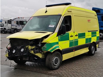 فان Mercedes-Benz Sprinter 316 CDI ambulance unfall: صورة 1