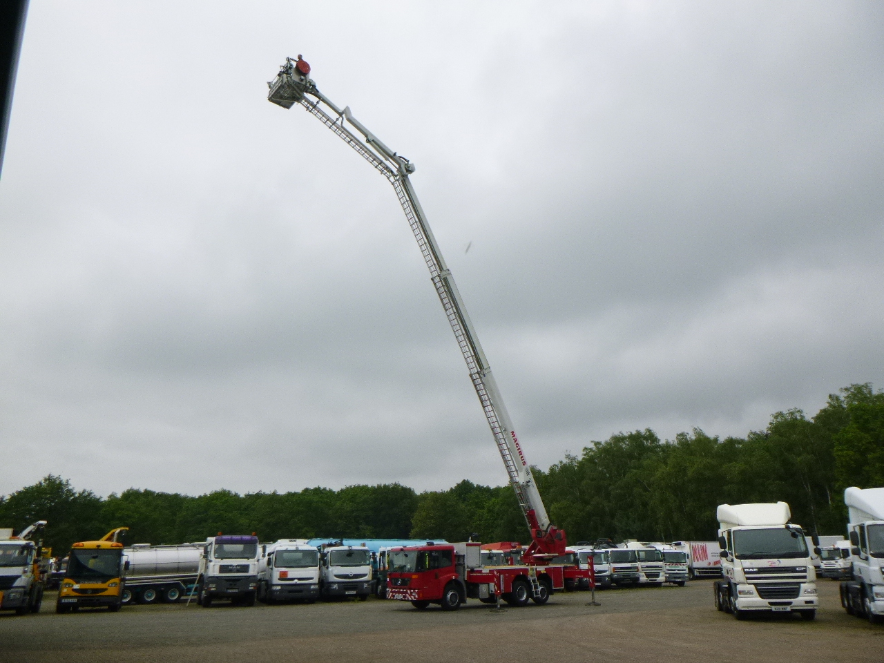 شاحنة حريق Mercedes Econic 6x2 RHD Magirus ALP325 fire truck: صورة 9