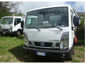 شاحنة قمامة NISSAN NT400 35.15: صورة 1