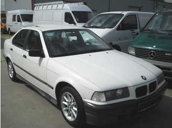 BMW 320i - سيارة