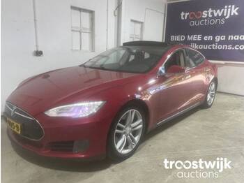 Tesla 70D Base - سيارة