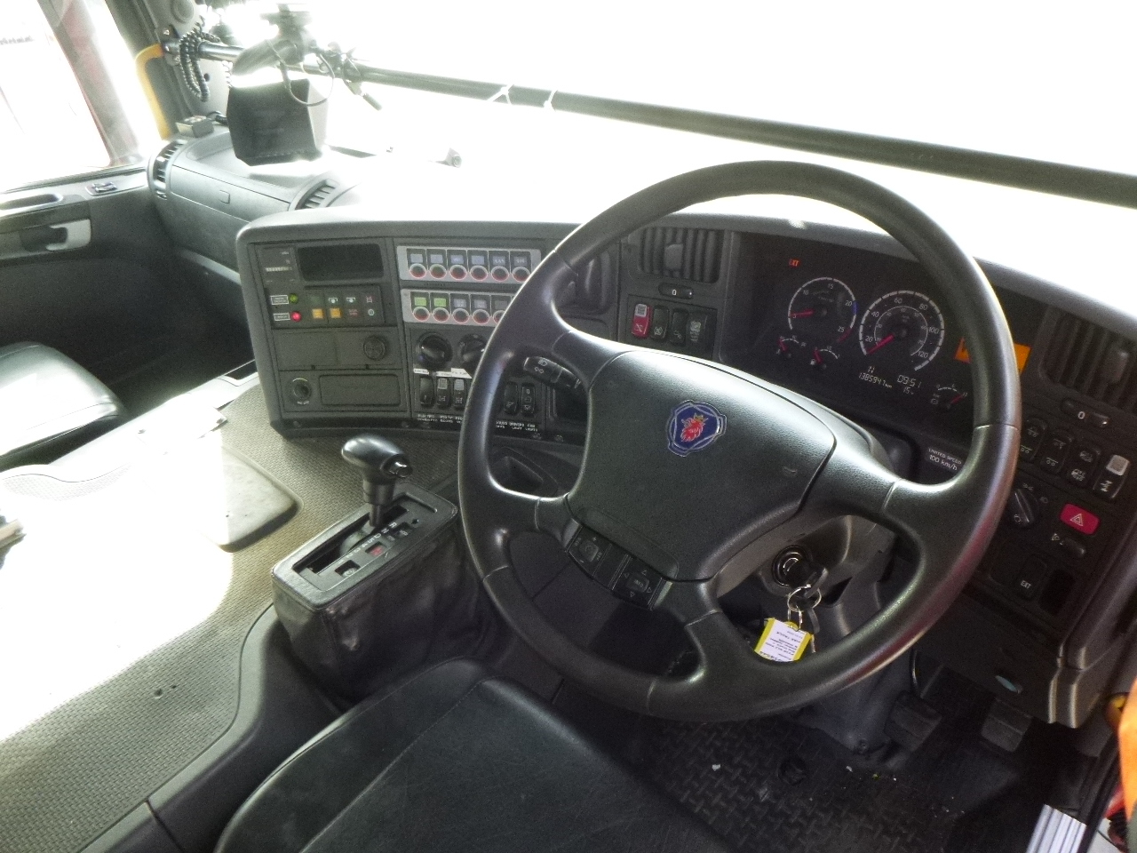 شاحنة حريق Scania P310 6x2 RHD fire truck + pump, ladder & manlift: صورة 30