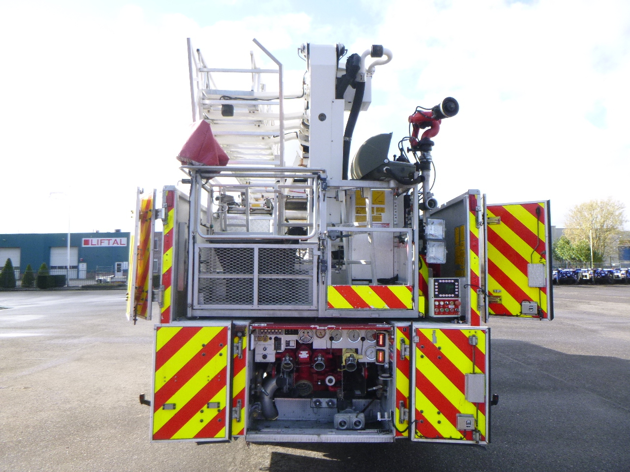 شاحنة حريق Scania P310 6x2 RHD fire truck + pump, ladder & manlift: صورة 12