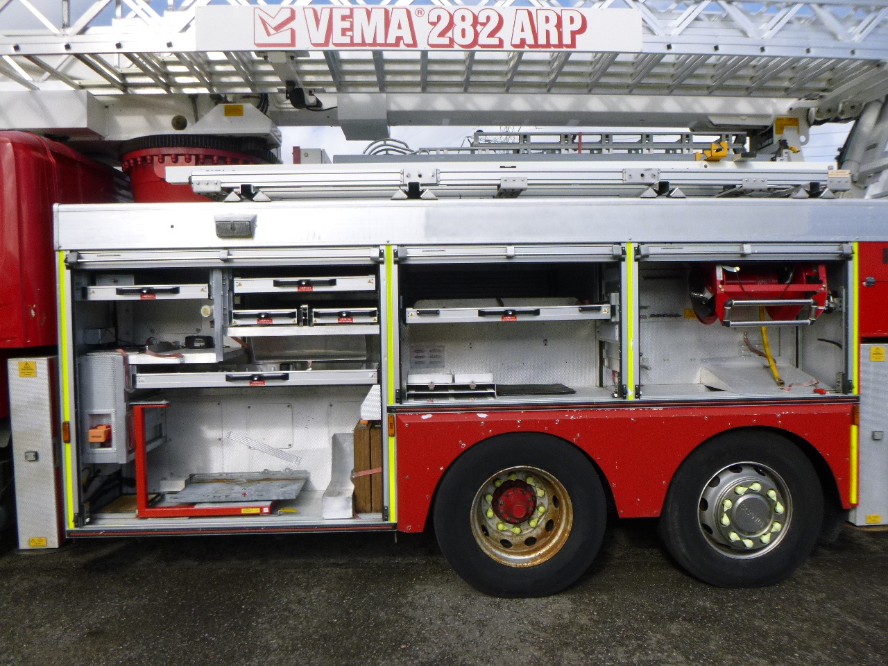 شاحنة حريق Scania P310 6x2 RHD fire truck + pump, ladder & manlift: صورة 14