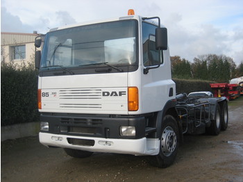 DAF  - شاحنة بهيكل معدني للمقصورة