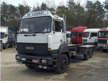 Iveco 240 E 32 6x2 - شاحنة بهيكل معدني للمقصورة