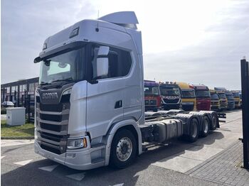 شاحنة بهيكل معدني للمقصورة Scania S650 V8 8X4*4 RETARDER