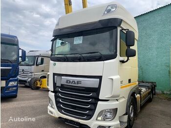 ناقلة حاويات/ شاحنة حاويات DAF XF 460
