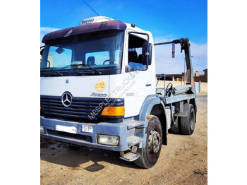 شاحنة لودر انزلاقي MERCEDES-BENZ Atego 1823