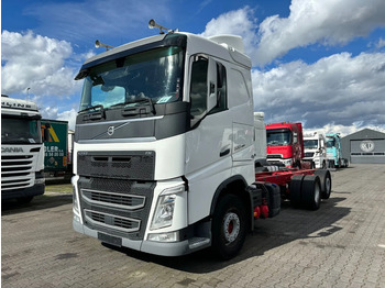 شاحنة بهيكل معدني للمقصورة VOLVO FH 500