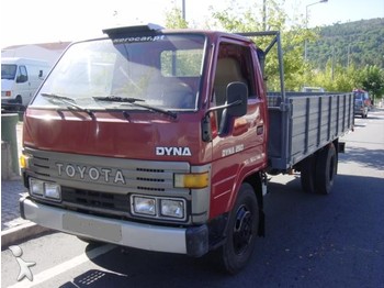 Toyota Dyna BU84 - قلاب صغير
