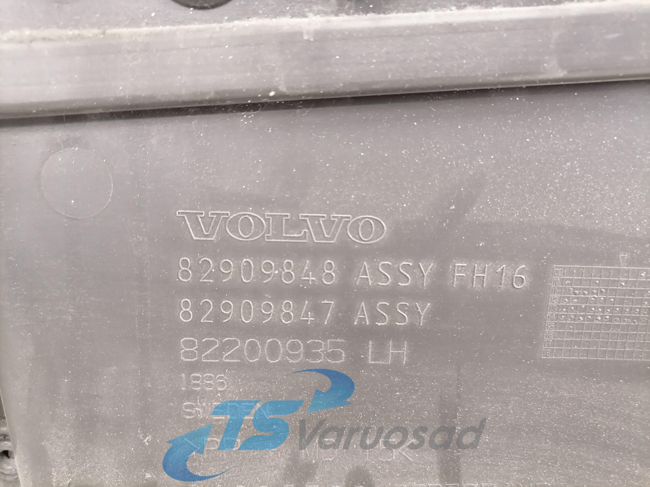 باب و قطع الغيار - شاحنة Volvo Door trim panel 21925723: صورة 3