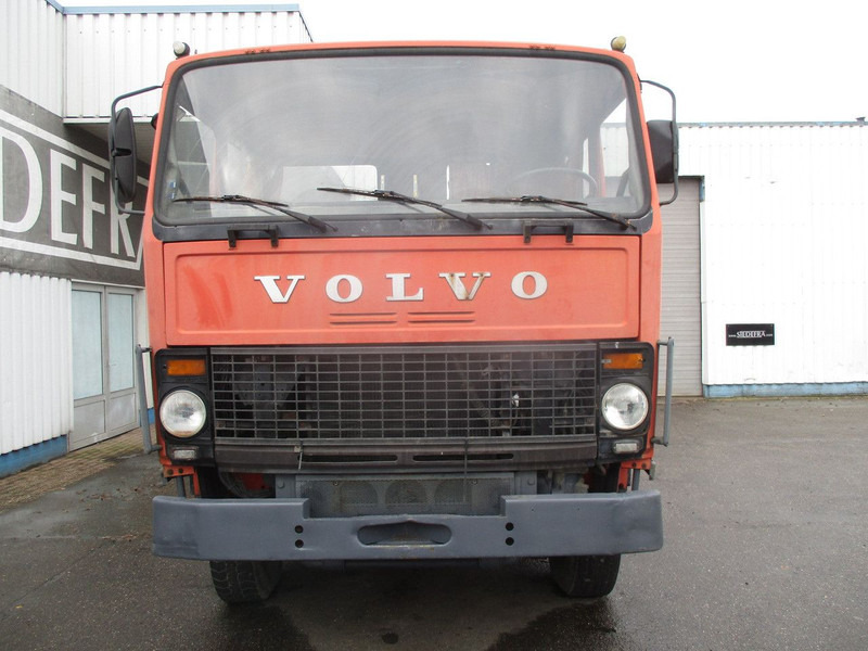 شاحنة بهيكل معدني للمقصورة Volvo F7 , 6x4 , Manual , Euro 1 , Telma Retarder , Spring suspension: صورة 6