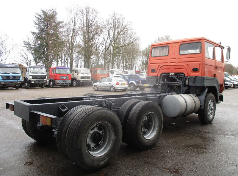 شاحنة بهيكل معدني للمقصورة Volvo F7 , 6x4 , Manual , Euro 1 , Telma Retarder , Spring suspension: صورة 3