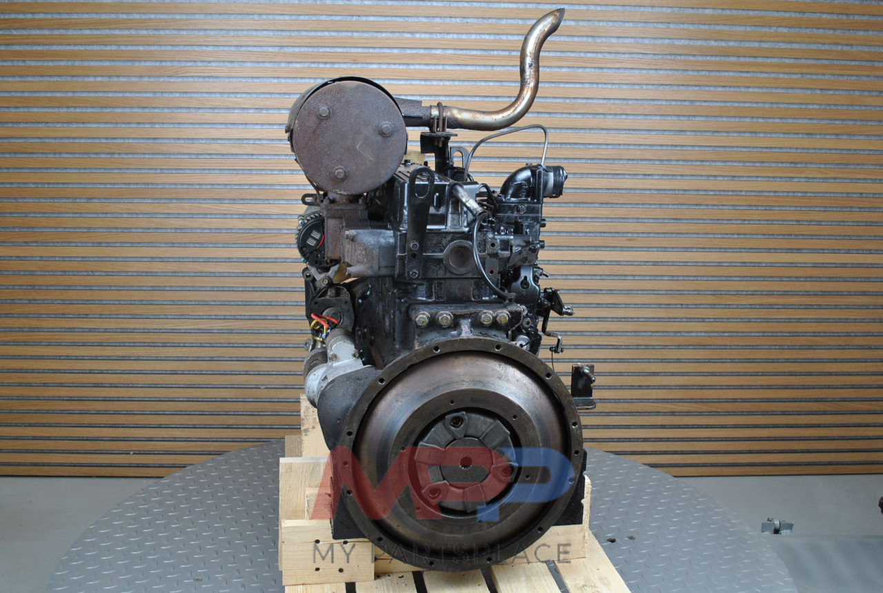 المحرك و قطع الغيار - حفّار Yanmar 4TNE94L: صورة 8