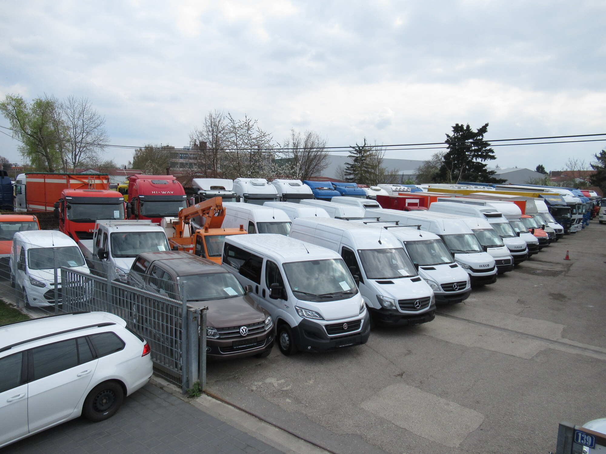 AutoStratis - شاحنات توصيل مغلقة - العام: 2020, 4x4, ديزل, رافعة خلفية undefined: صورة 6