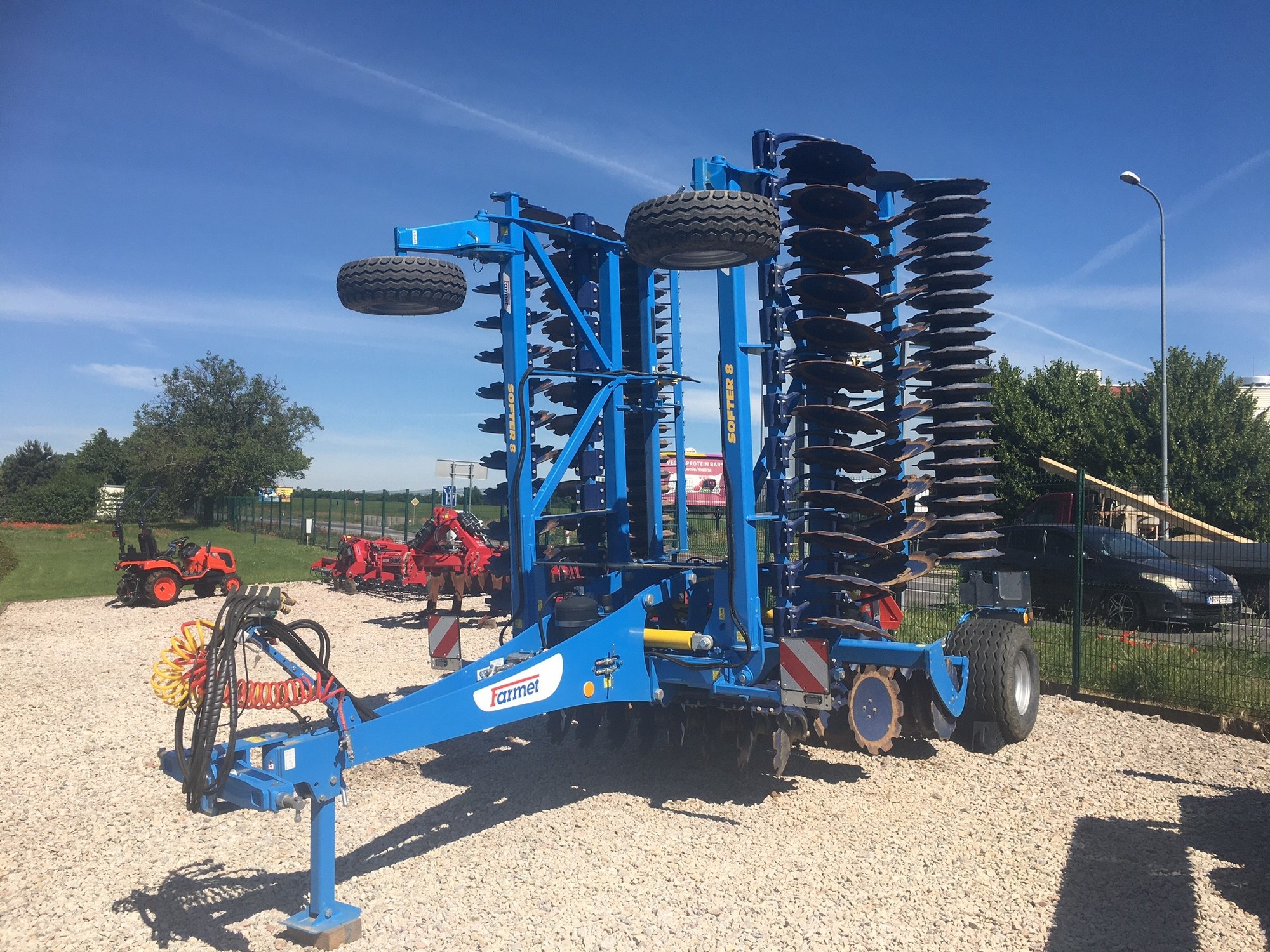Land Technologies s.r.o. - سيارة للبيع undefined: صورة 2