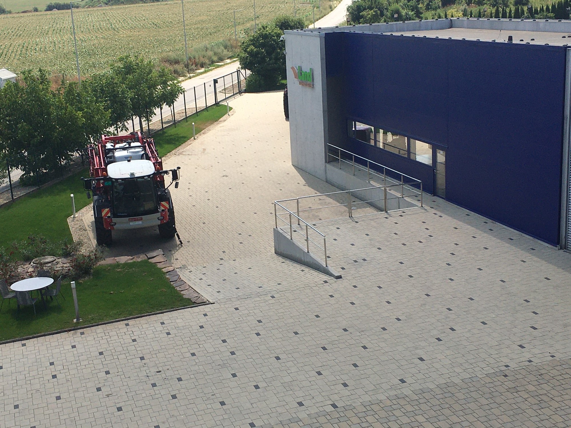 Land Technologies s.r.o. - سيارة للبيع undefined: صورة 7