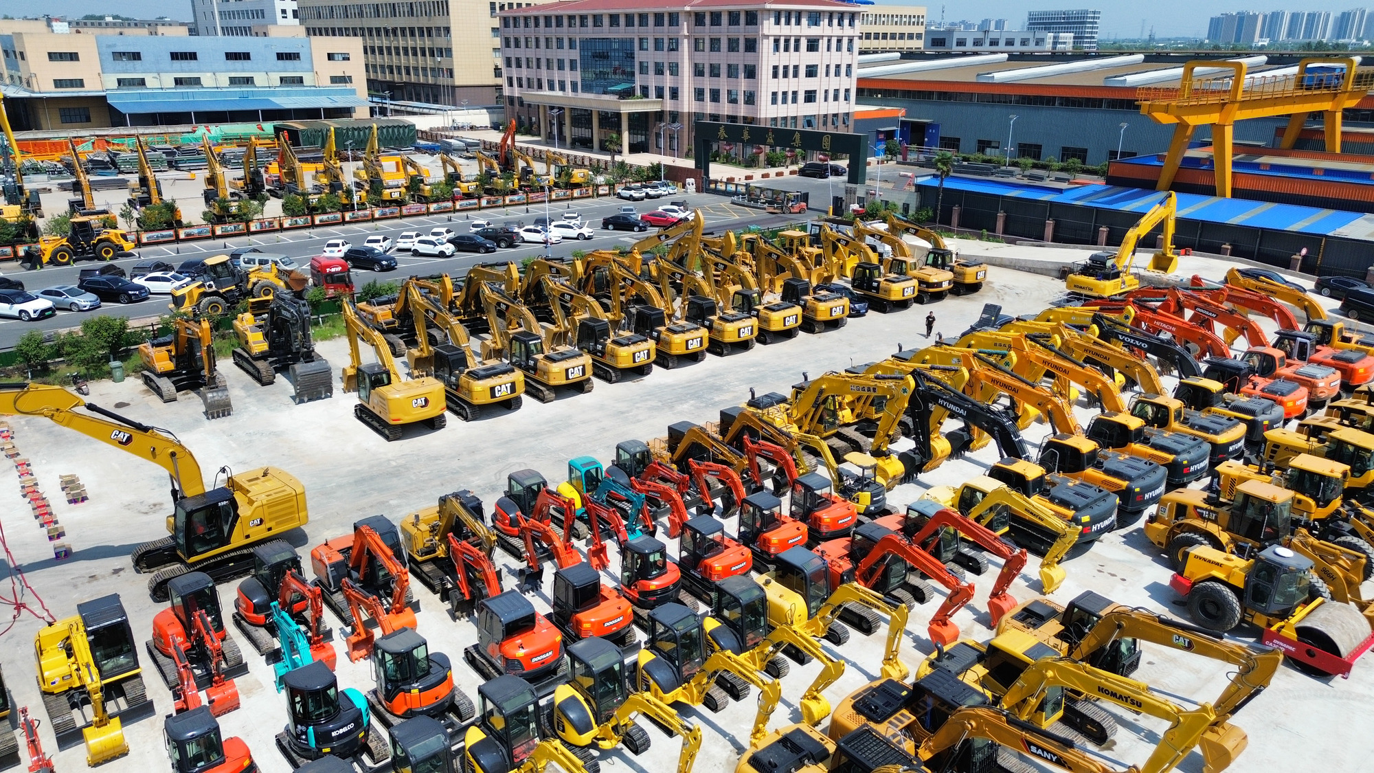 Toaks International Trading Company - آلات الإنشاءات KOMATSU - تكييف هواء undefined: صورة 3