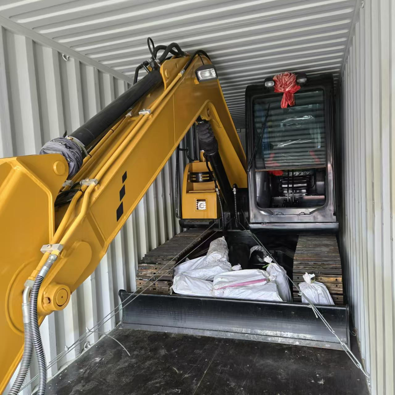 Toaks International Trading Company - آلات الإنشاءات KOMATSU - تكييف هواء undefined: صورة 16