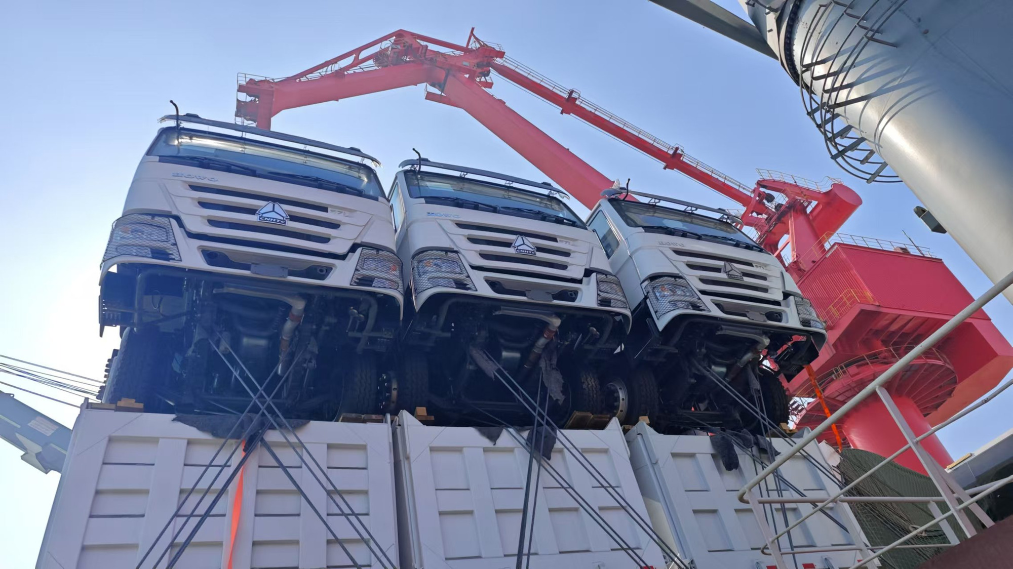 Toaks International Trading Company - آلات الإنشاءات KOMATSU - تكييف هواء undefined: صورة 18