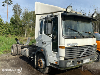 شاحنة بهيكل معدني للمقصورة VOLVO FL6