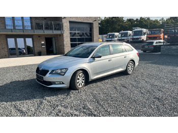سيارة ستيشن Skoda Superb Combi Active: صورة 2
