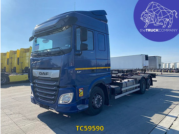 ناقلة حاويات/ شاحنة حاويات DAF XF