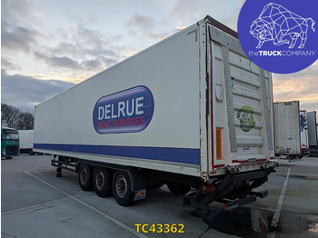 نصف مقطورة بصندوق مغلق