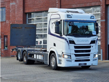 شاحنة بهيكل معدني للمقصورة SCANIA R 500