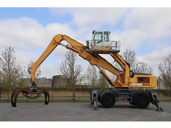 آلة التعامل مع النفايات LIEBHERR