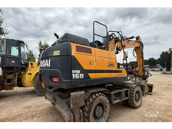 حفار ذو عجلات HYUNDAI