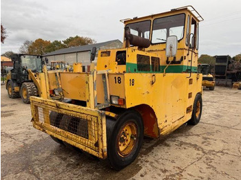 رَصَّاص بعجلات مطاطية HAMM