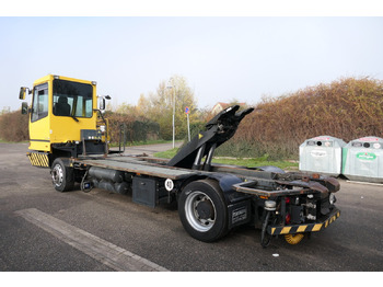 ناقلة حاويات/ شاحنة حاويات