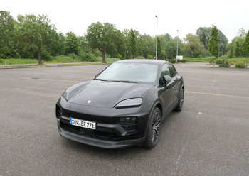 سيارة دفع رباعي PORSCHE