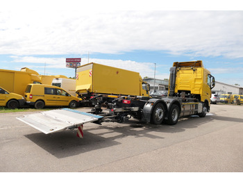 ناقلة حاويات/ شاحنة حاويات VOLVO FH