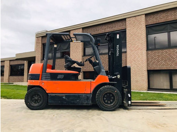 رافعة شوكية كهربائية Toyota 7 FB MF 50: صورة 3