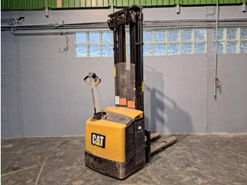 آلة تكديس CATERPILLAR