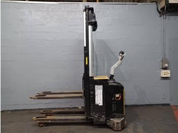 آلة تكديس CATERPILLAR